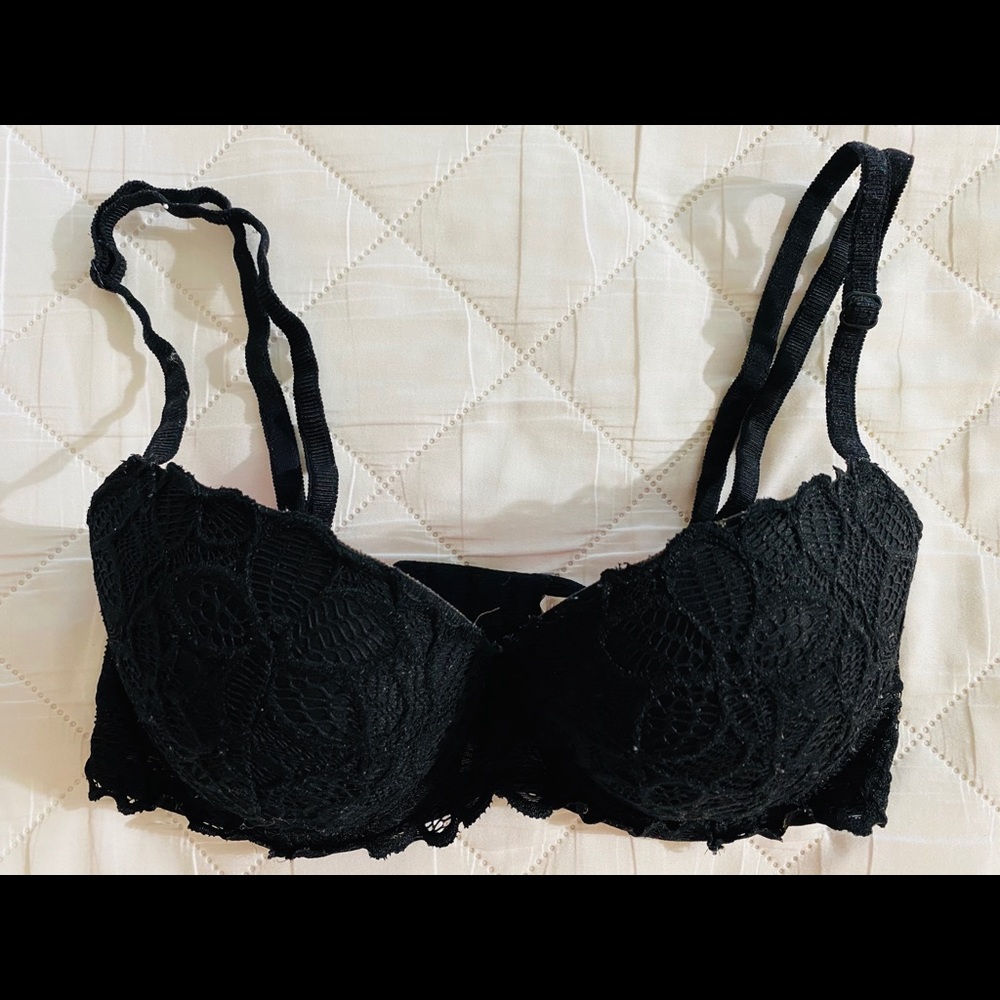 VICTORIA’S SECRET DATE BLACK PUSH-UP BRA